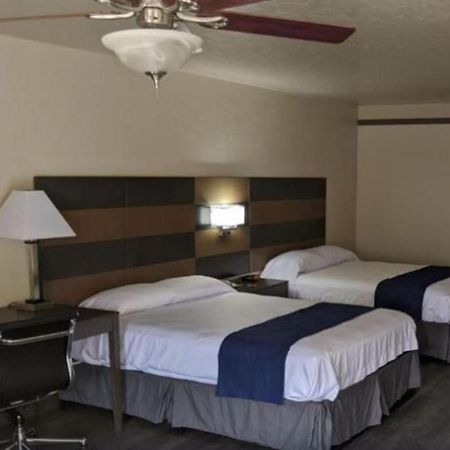 Atrium Inn Форт-Стоктон Екстер'єр фото