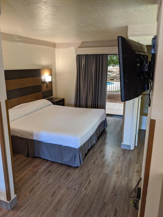 Atrium Inn Форт-Стоктон Екстер'єр фото